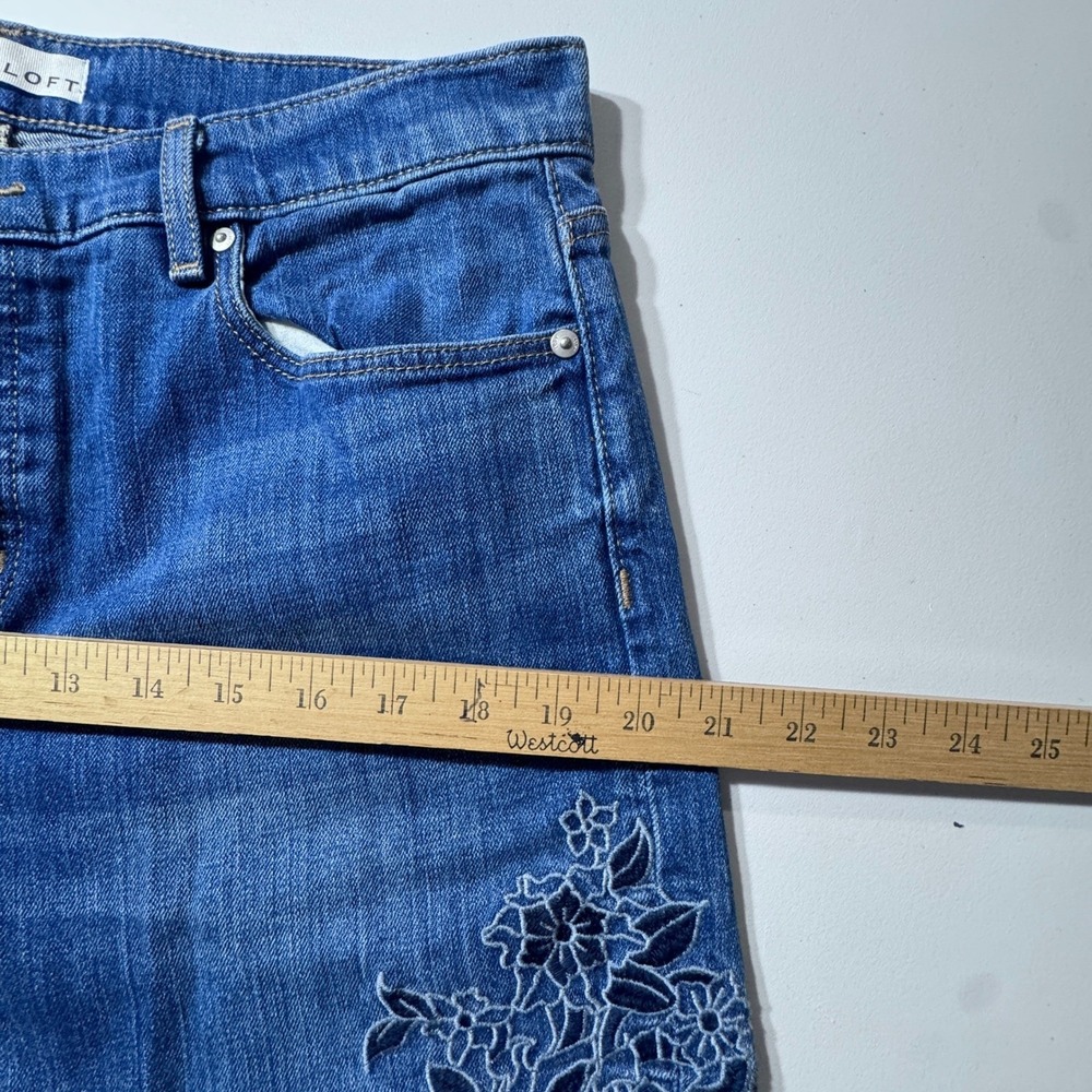 Loft Floral Embroidered Jeans Womens 29 8 Blue Straight Leg Raw Hem Boho Casual - Picture 7 of 15